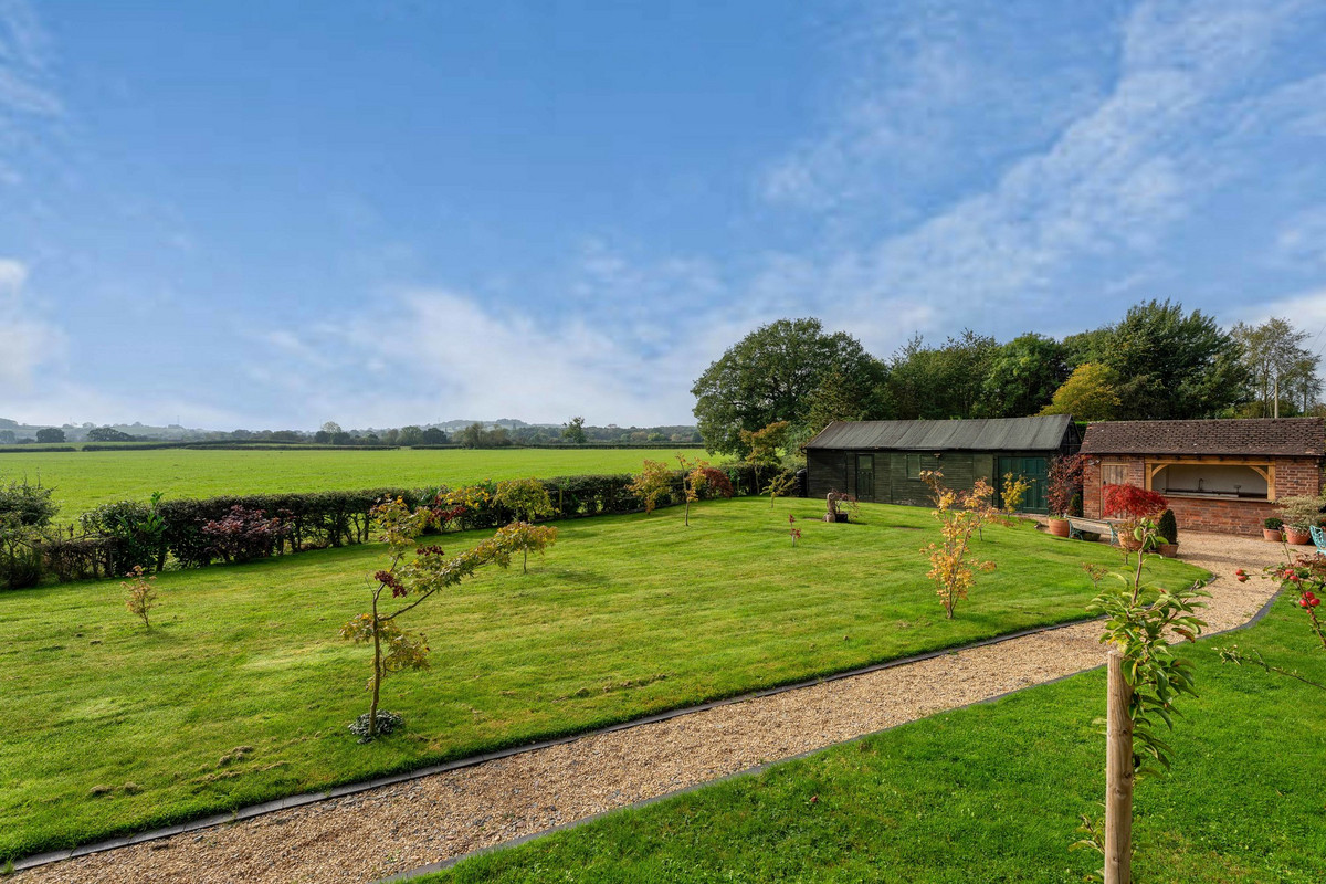 Detached House for sale with 2 bedrooms, Stoke Pound Lane Bromsgrove