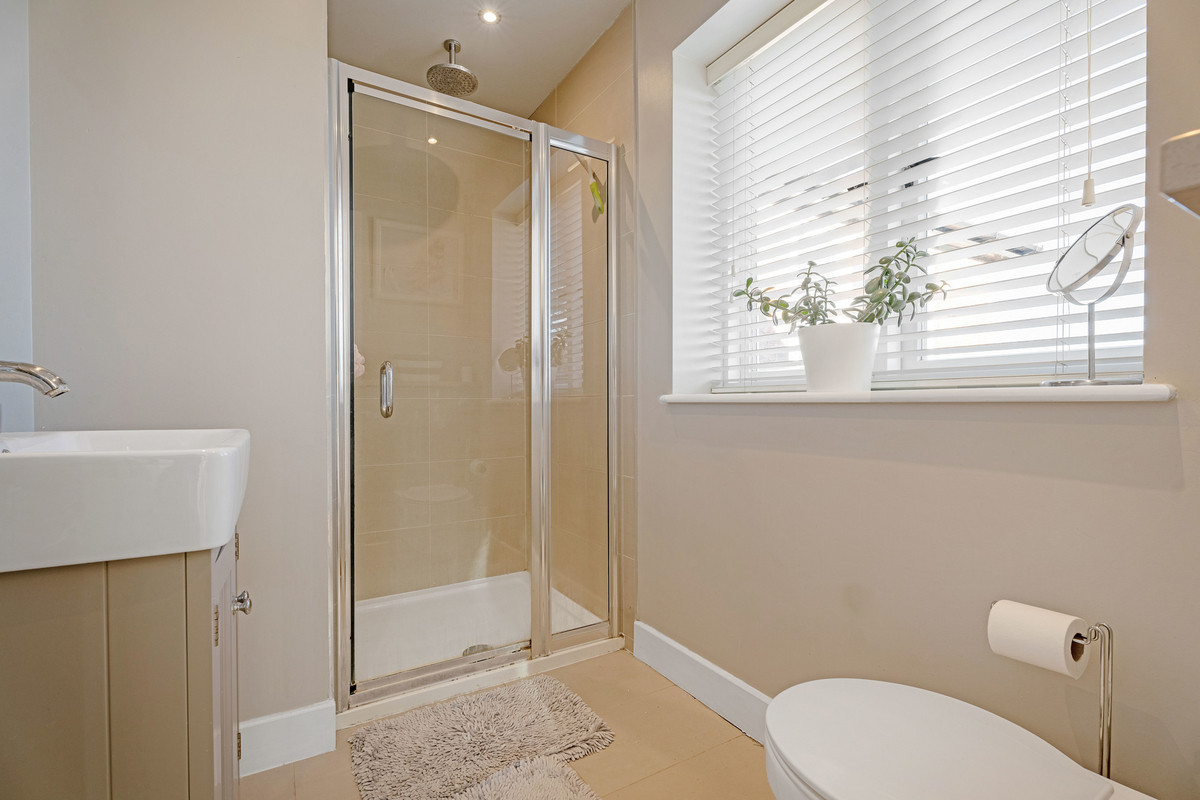 Detached House for sale with 4 bedrooms, Crown East Lane Lower