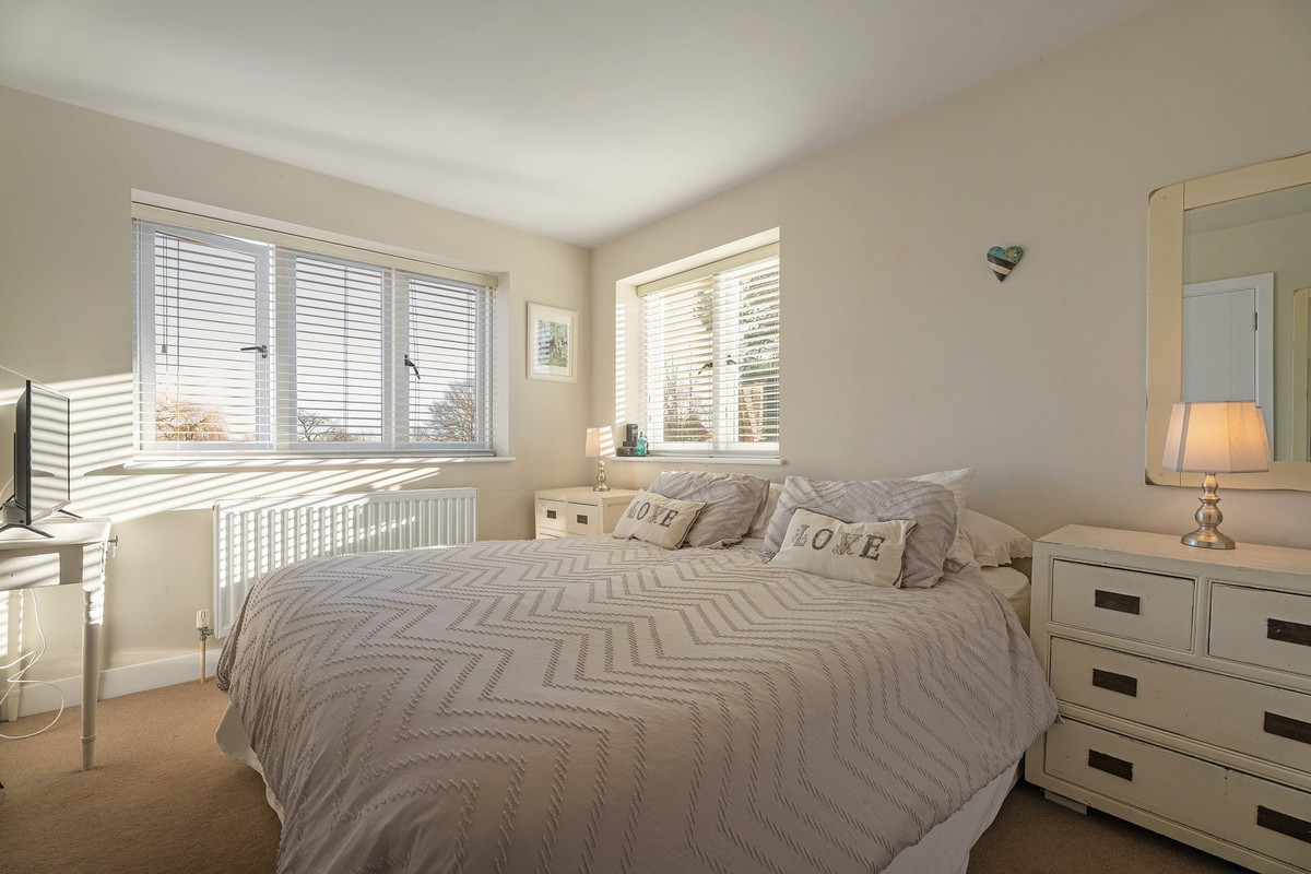 Detached House for sale with 4 bedrooms, Crown East Lane Lower