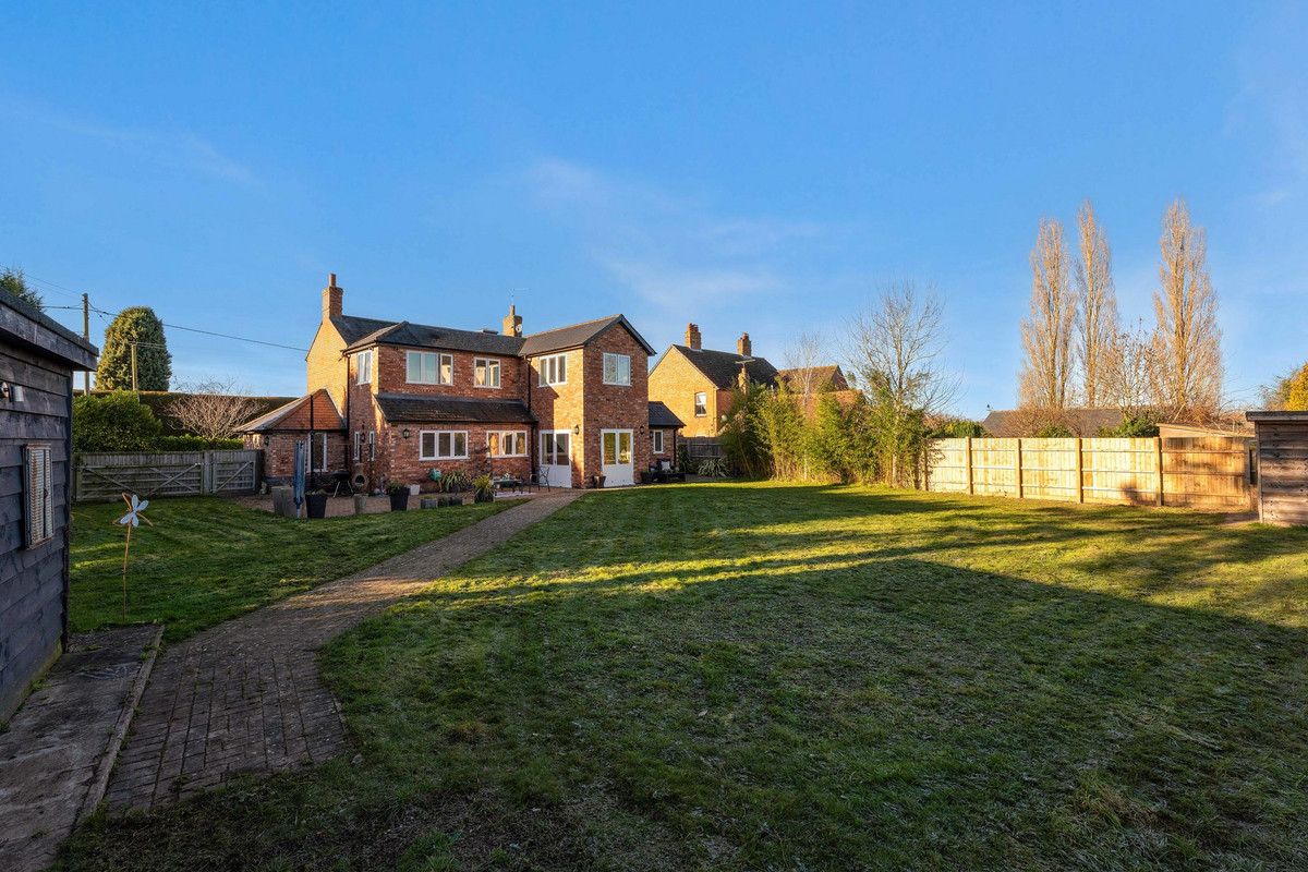 Detached House for sale with 4 bedrooms, Crown East Lane Lower