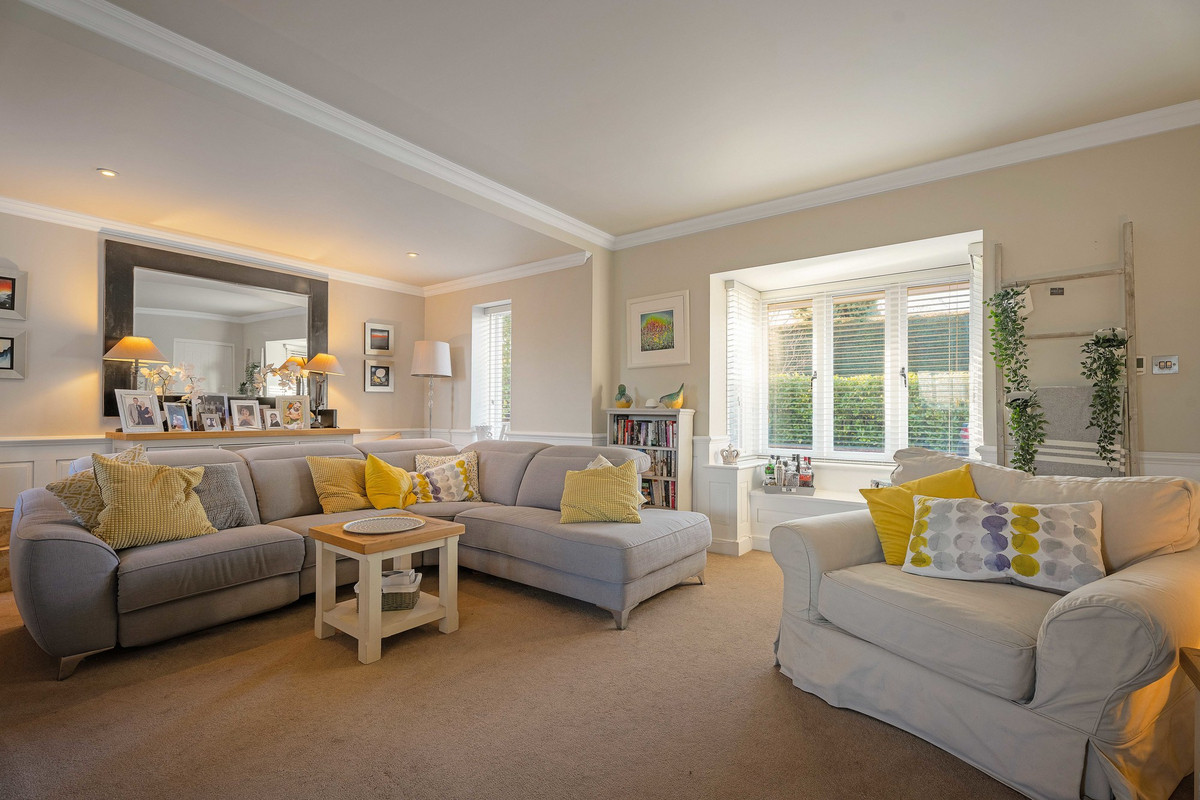 Detached House for sale with 4 bedrooms, Crown East Lane Lower