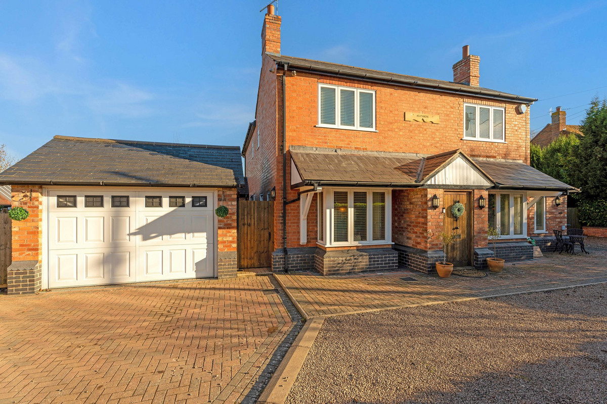 Detached House for sale with 4 bedrooms, Crown East Lane Lower