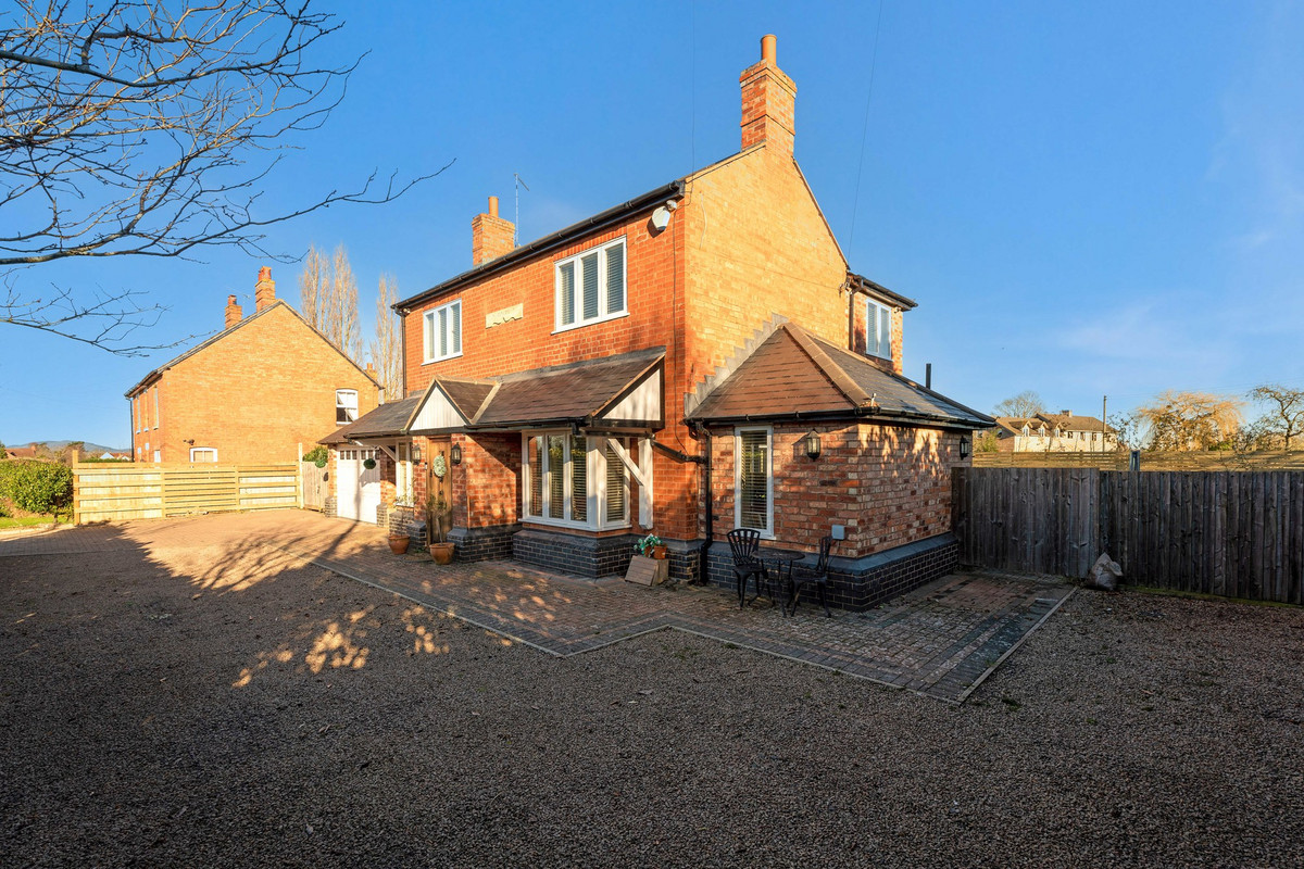 Detached House for sale with 4 bedrooms, Crown East Lane Lower