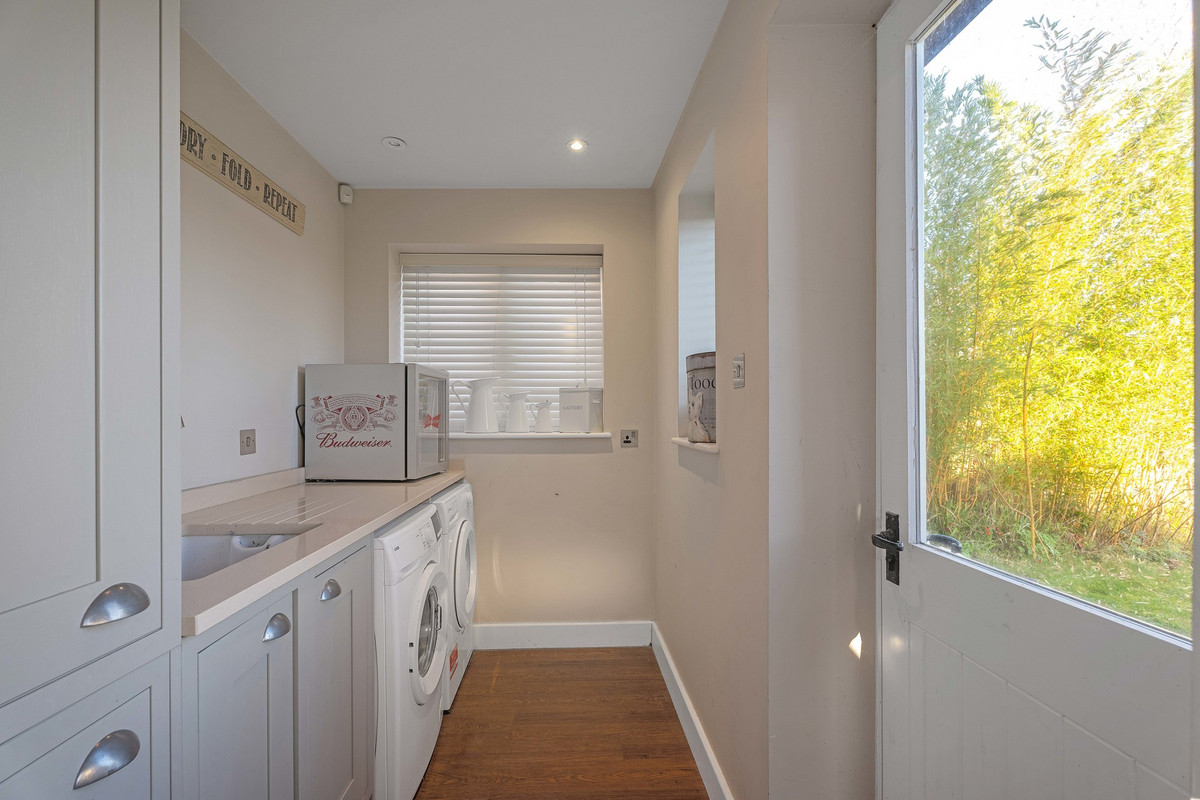 Detached House for sale with 4 bedrooms, Crown East Lane Lower