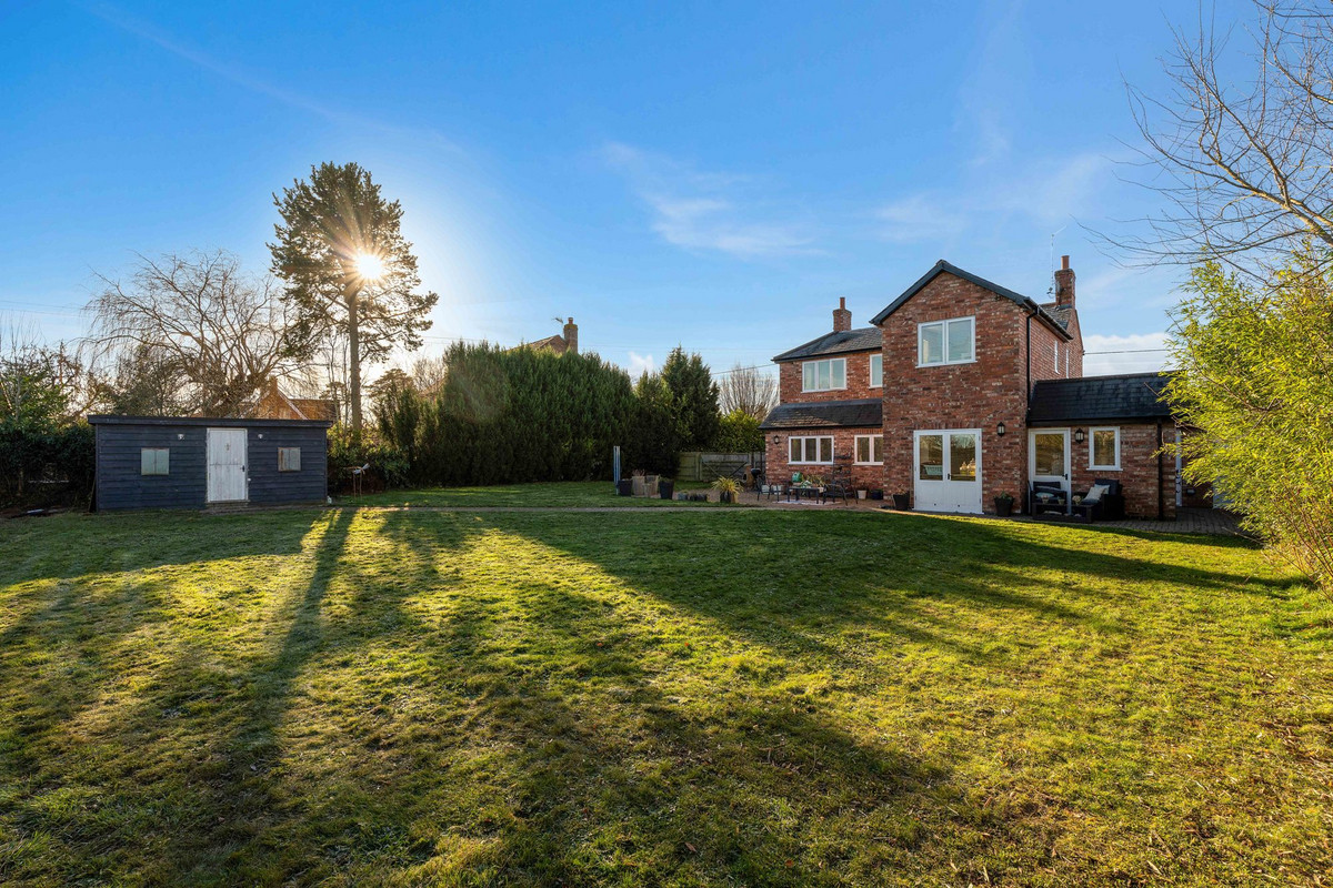 Detached House for sale with 4 bedrooms, Crown East Lane Lower