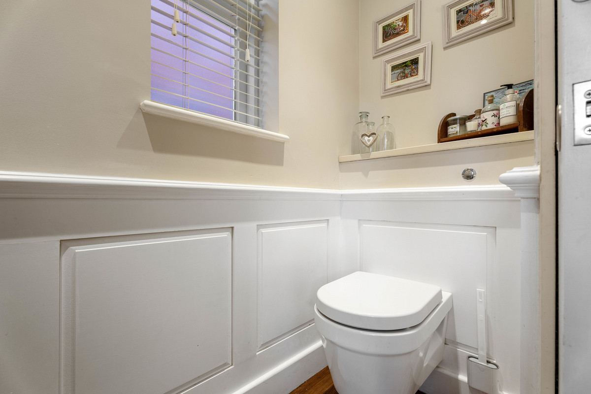 Detached House for sale with 4 bedrooms, Crown East Lane Lower