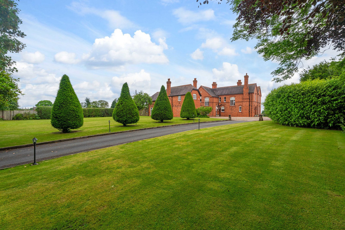 Detached House for sale with 5 bedrooms, Stoke Road Wychbold Droitwich