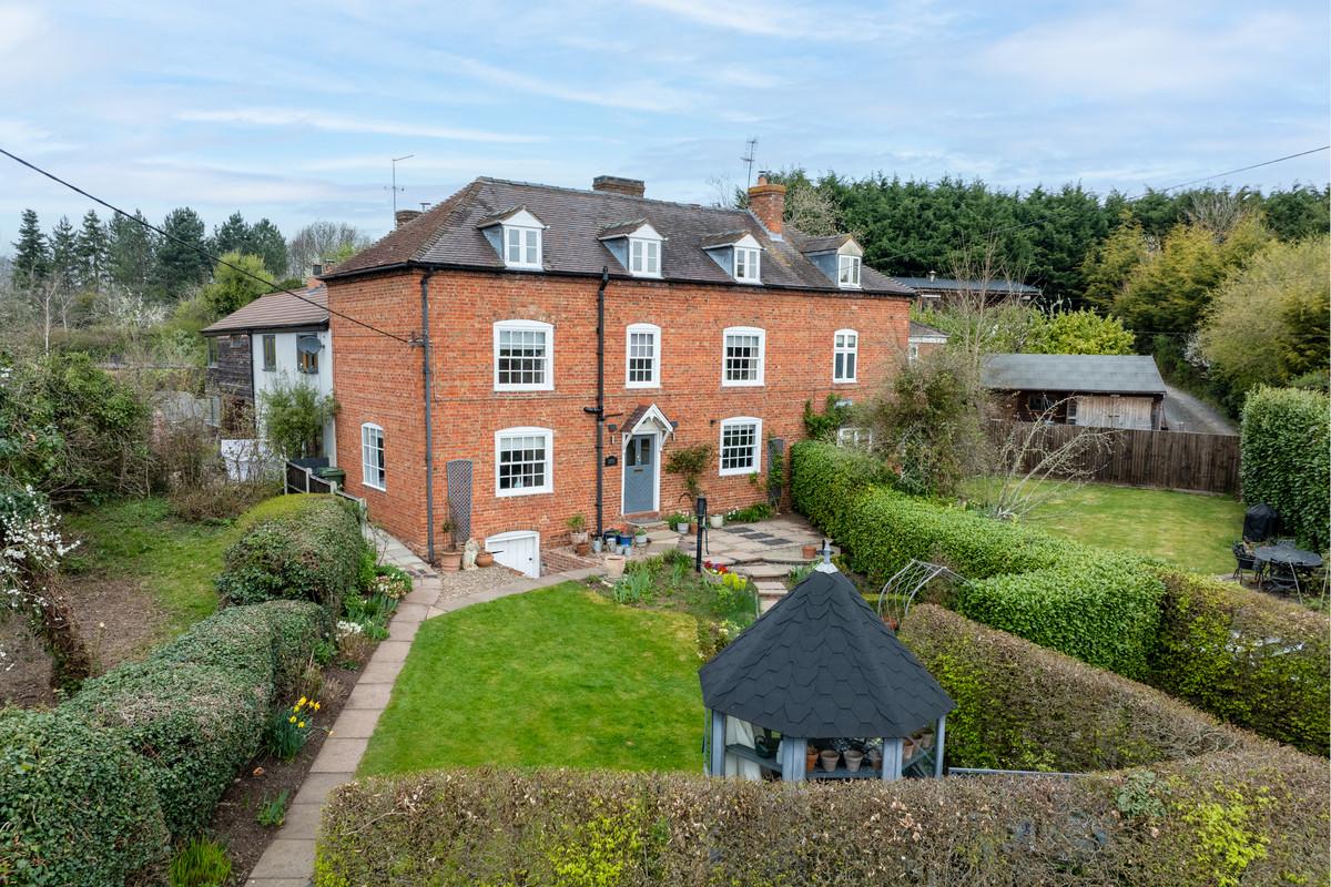 Terraced House For Sale With 4 Bedrooms Little Green Broadwas 