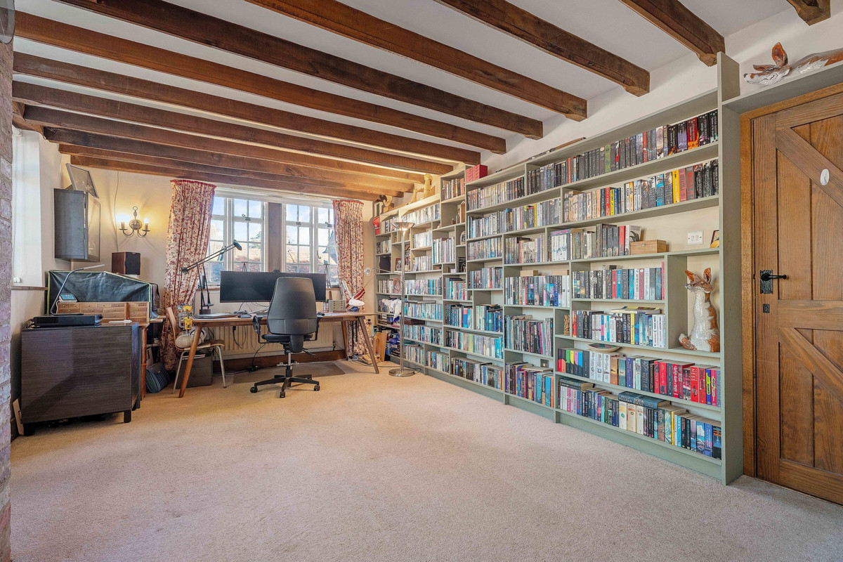 Townhouse for sale with 5 bedrooms, The Courtyard, Warwick Fine & Country