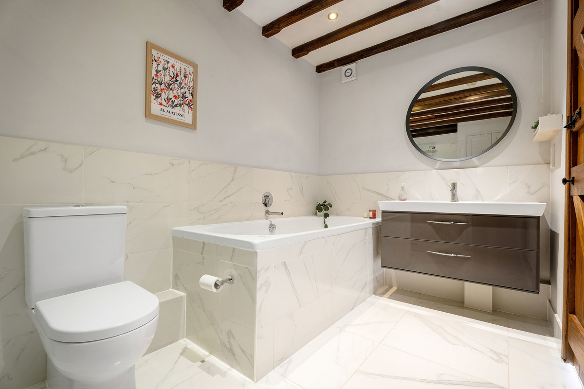 Townhouse for sale with 5 bedrooms, The Courtyard, Warwick Fine & Country