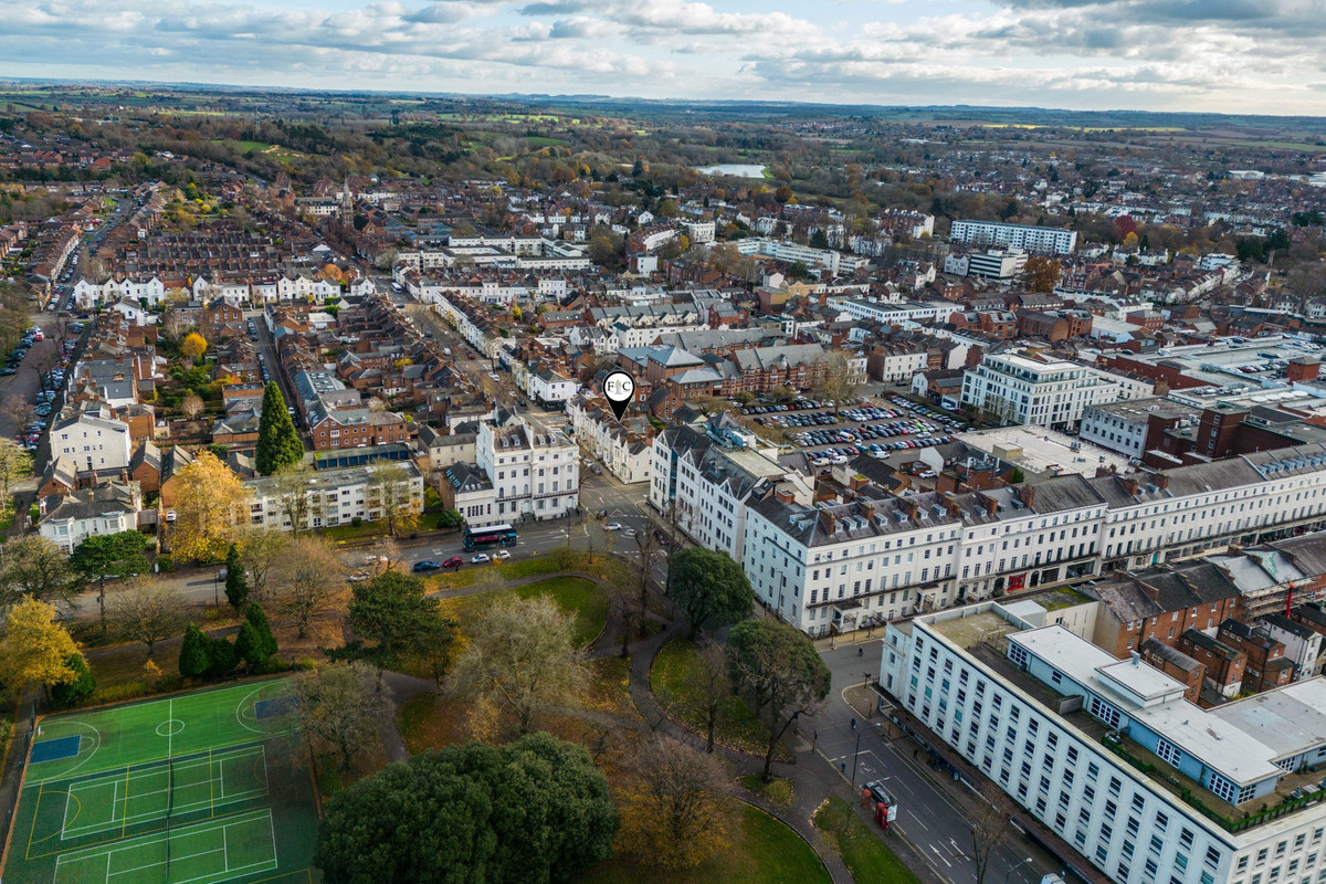 Townhouse for sale with 4 bedrooms, Clarendon Avenue, Leamington Spa