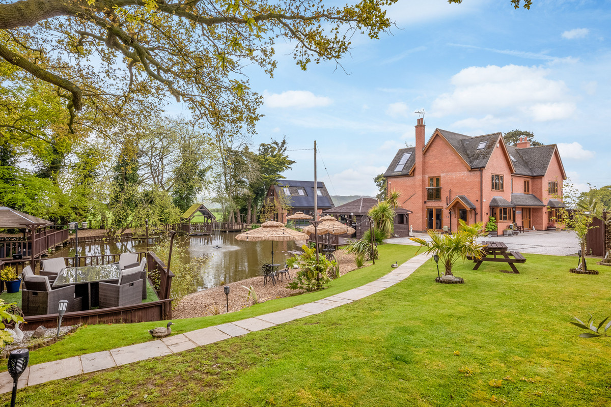 Detached House for sale with 8 bedrooms, Weston Lane Westonunder