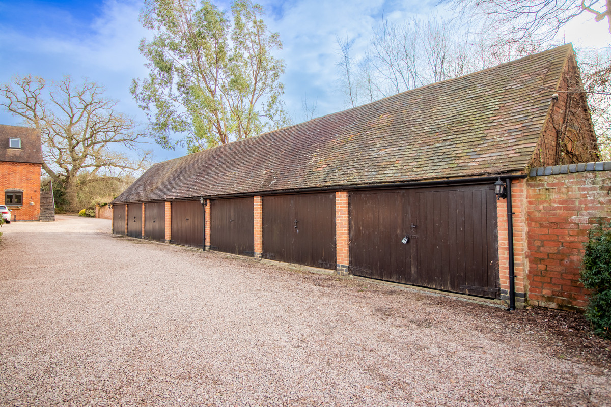 Barn Conversion for sale with 4 bedrooms, Salt Way - Nr Feckenham ...