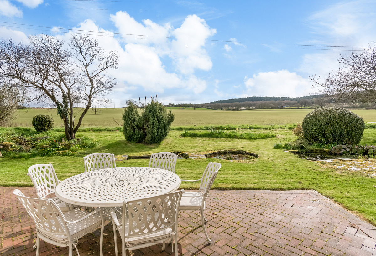 Detached House for sale with 5 bedrooms, Stratford Road Oversley Green