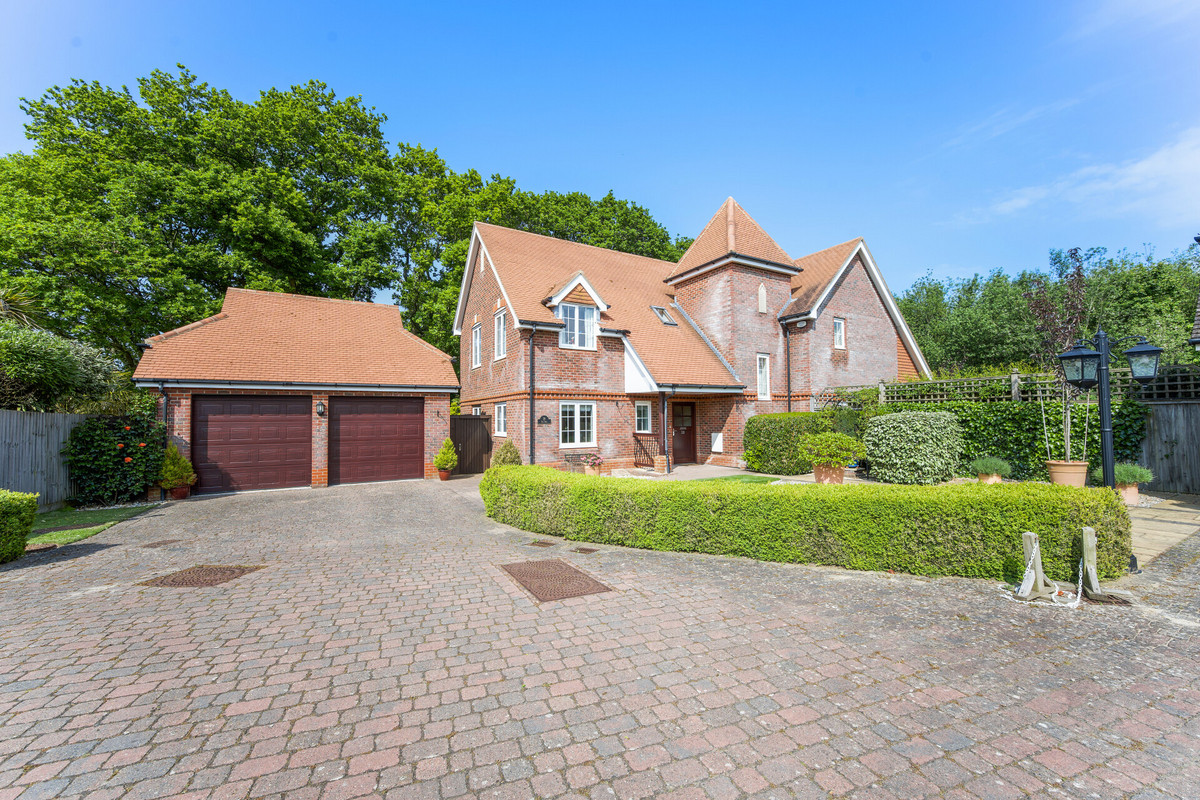 Detached House for sale with 5 bedrooms, Caigers Green Burridge Southampton, Hampshire Fine