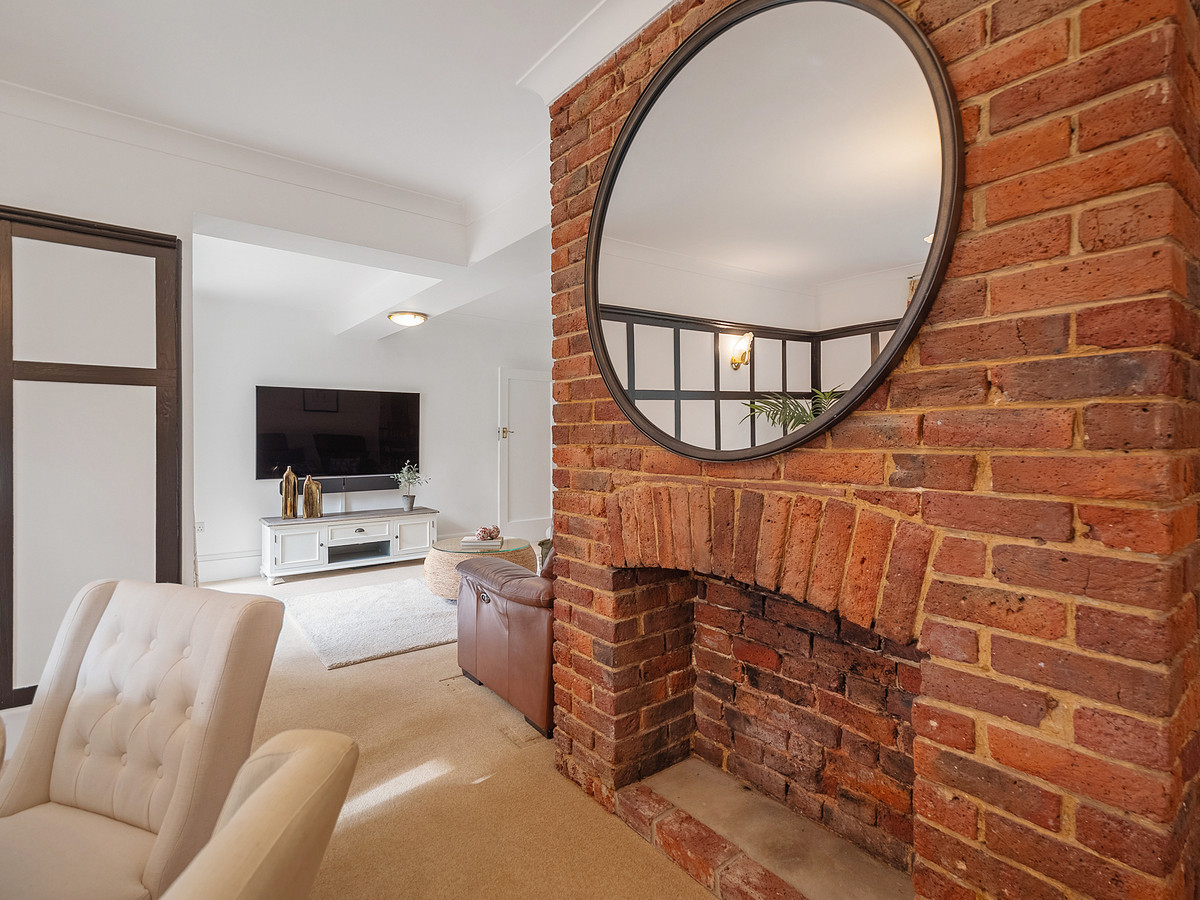 Detached House for sale with 5 bedrooms, Heatherlands Road Chilworth