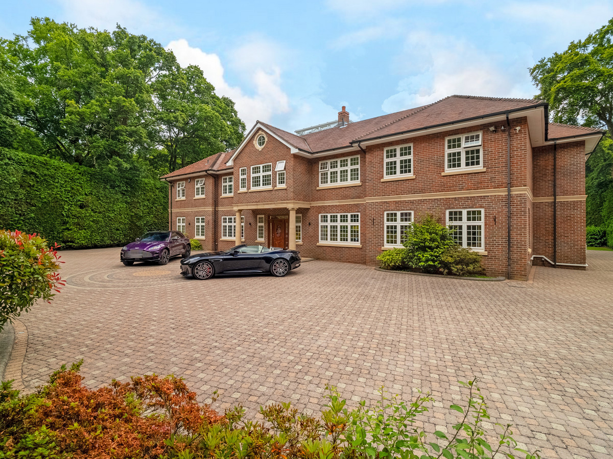 Detached House for sale with 11 bedrooms, Straight Mile Romsey, Hampshire Fine & Country