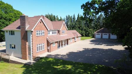 Fine and Country Estate Agents: Discover Luxury Homes with UK’s Leading Experts Fine and Country Estate Agents: Discover Luxury Homes with UK’s Leading Experts