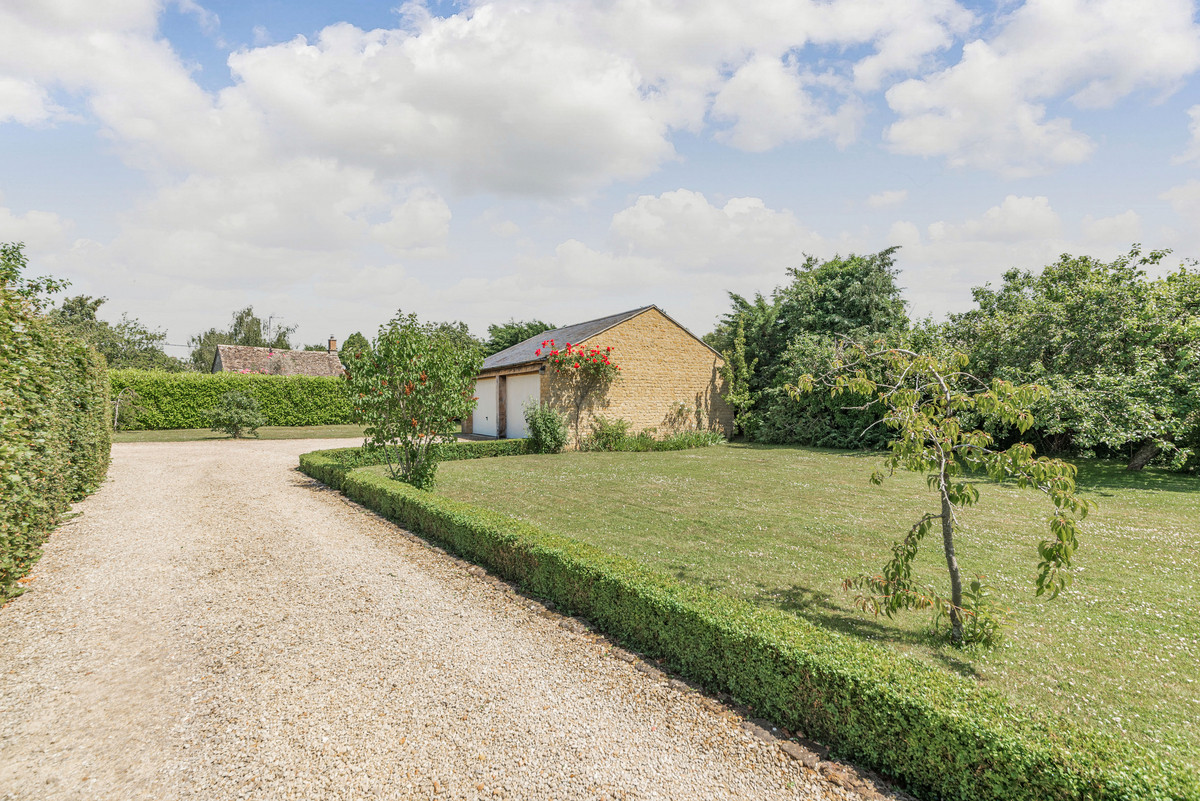 Detached House for sale with 4 bedrooms, Burford Road Fulbrook Burford