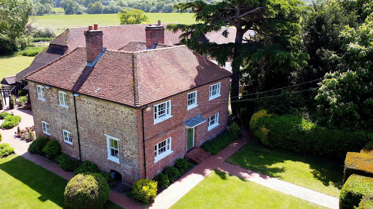 Detached House for sale with 5 bedrooms, Ripley Road Guildford, Surrey