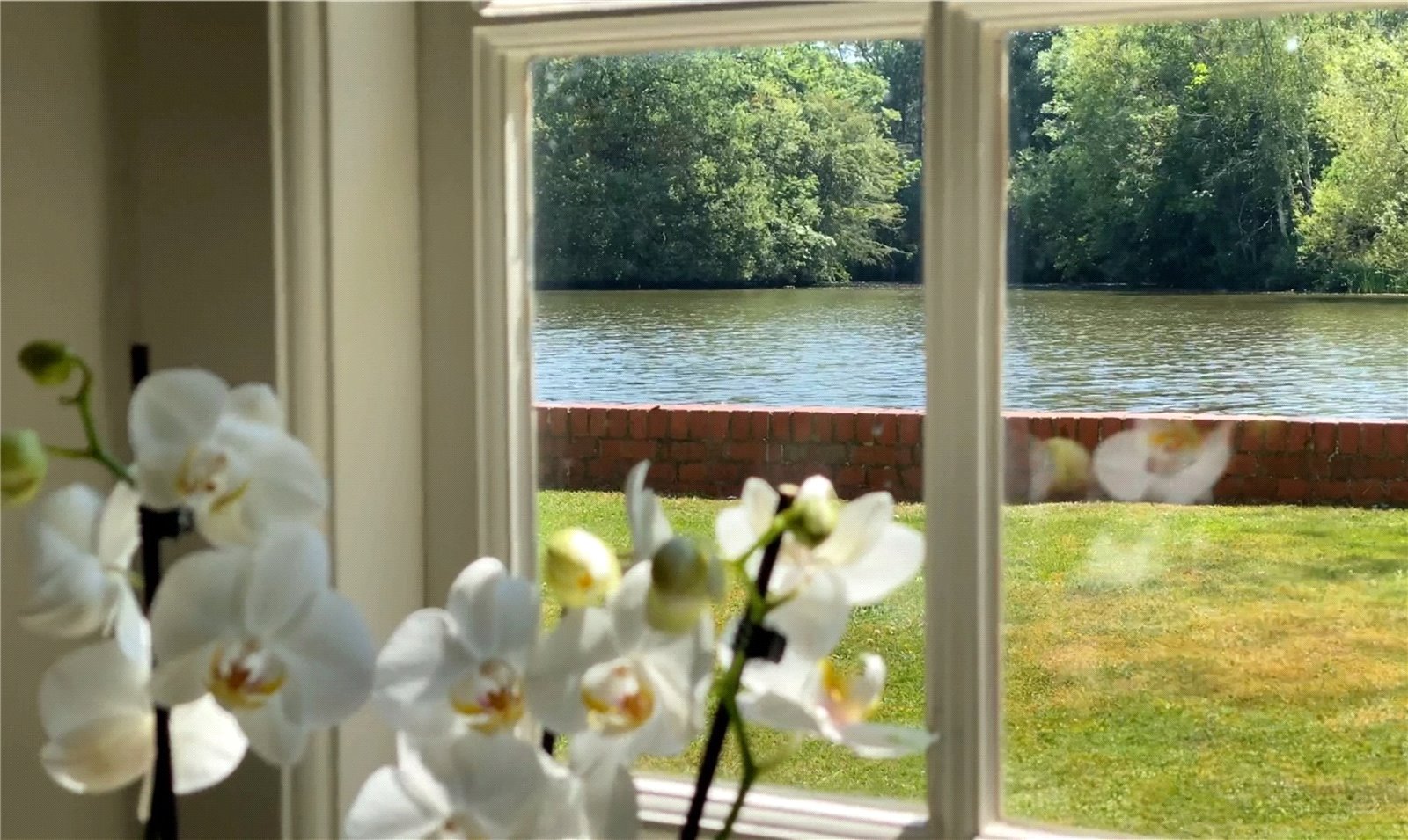 Detached House for sale with 5 bedrooms, Pine Walk, East Horsley Fine