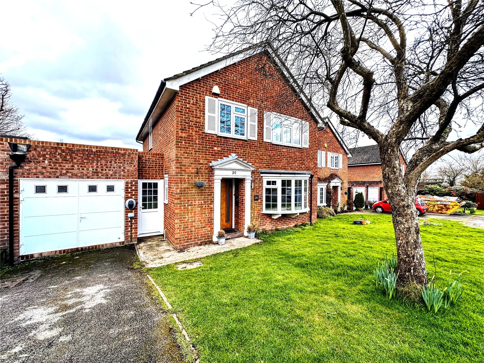 Link Detached House for sale with 3 bedrooms, Oakfield Drive, Reigate