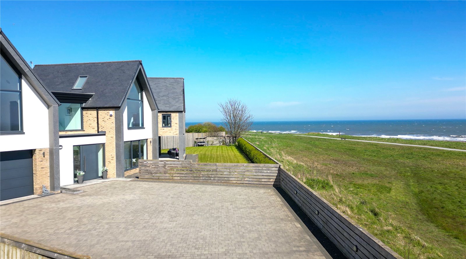 Detached House for sale with 4 bedrooms, Markham Avenue, Whitburn