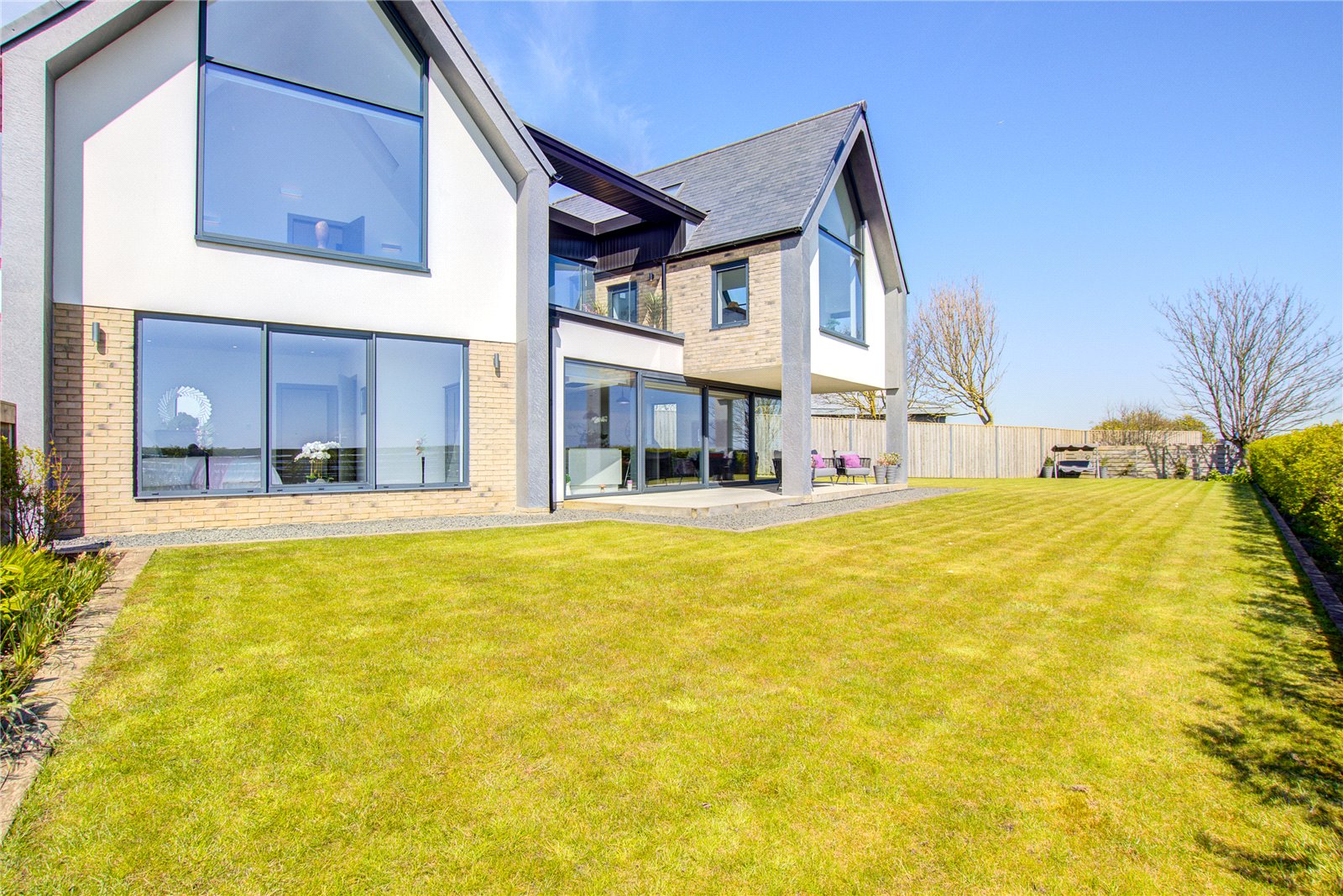 Detached House for sale with 4 bedrooms, Markham Avenue, Whitburn