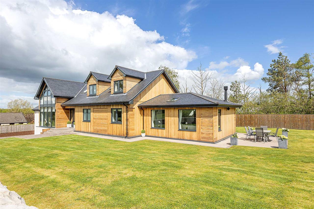 Detached House for sale with 5 bedrooms, Oakbank House, Bridgecastle