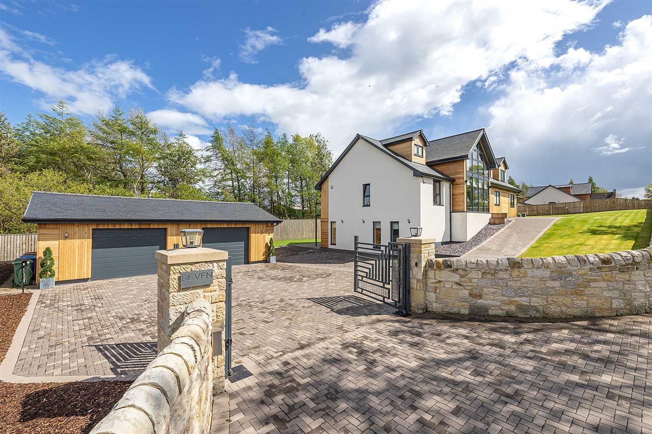 Detached House for sale with 5 bedrooms, Oakbank House, Bridgecastle