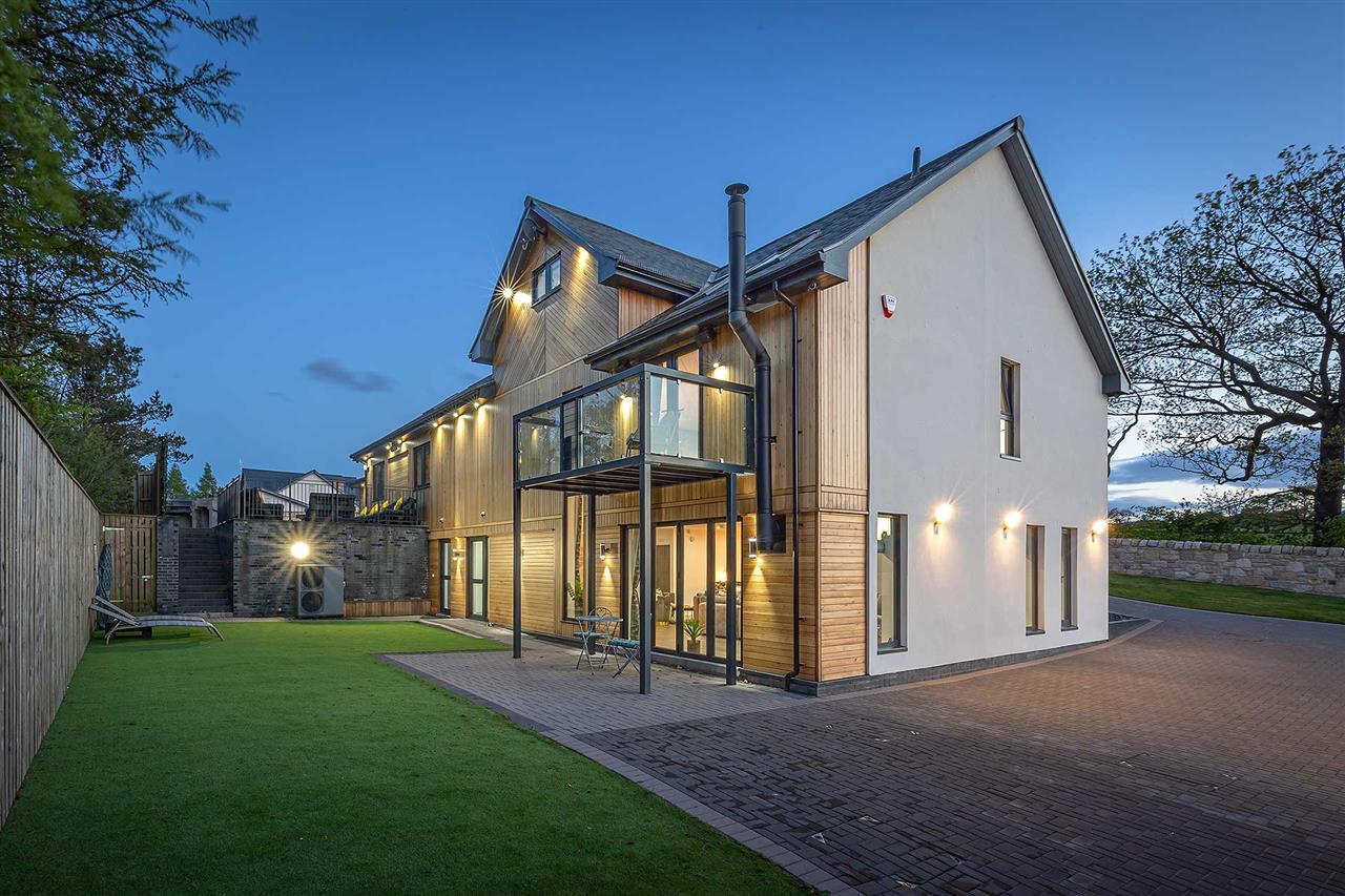 Detached House for sale with 5 bedrooms, Oakbank House, Bridgecastle