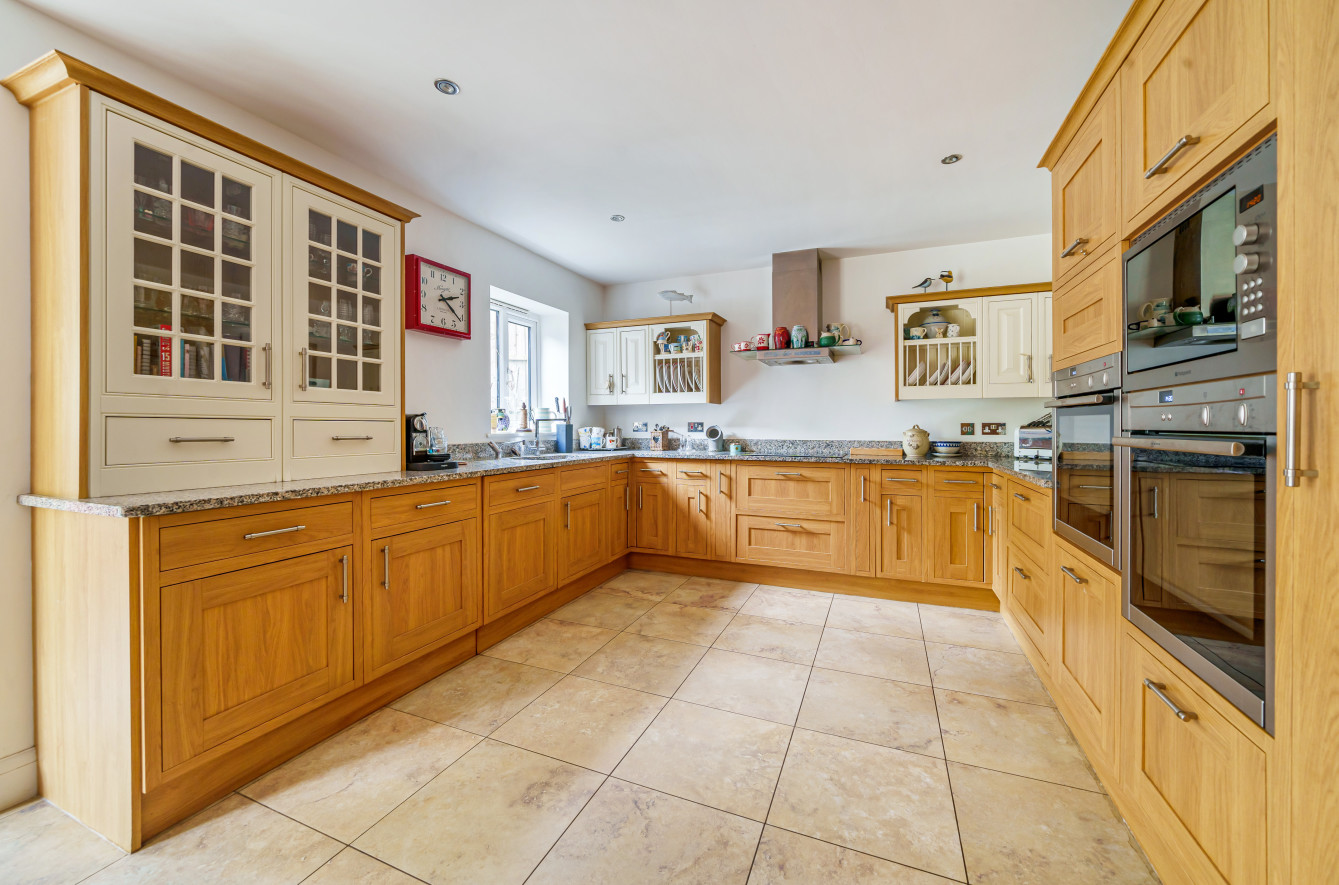 Detached House for sale with 6 bedrooms, Hurtis Hill, Crowborough ...