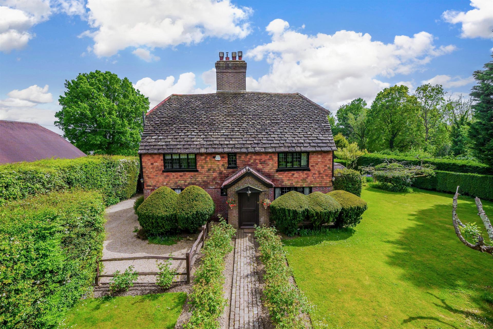 Detached House for sale with 4 bedrooms, Pound Green, Buxted Fine