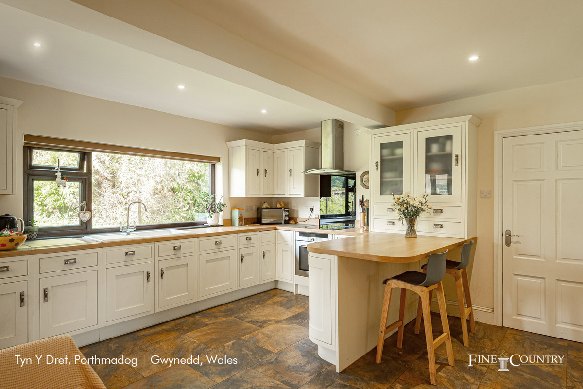 Detached Bungalow for sale with 4 bedrooms, Morfa Bychan Road