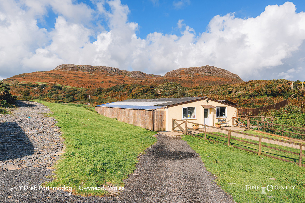 Detached Bungalow for sale with 4 bedrooms, Morfa Bychan Road