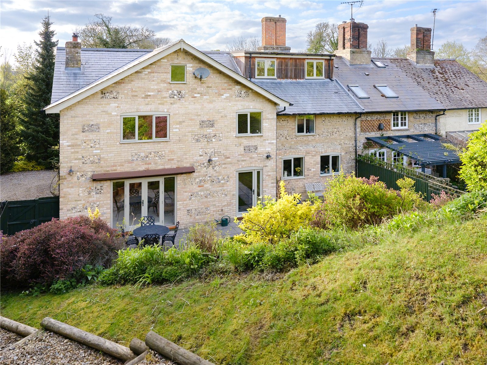 SemiDetached House for sale with 4 bedrooms, Ludgershall Road