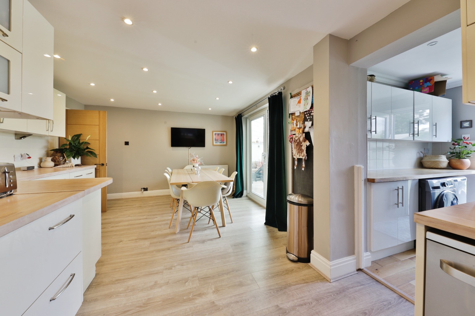 SemiDetached House for sale with 6 bedrooms, Beverley Road, Kirk Ella