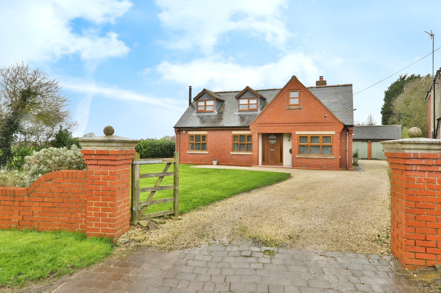 Detached House for sale with 4 bedrooms, Low Farm Road, Ganstead Fine