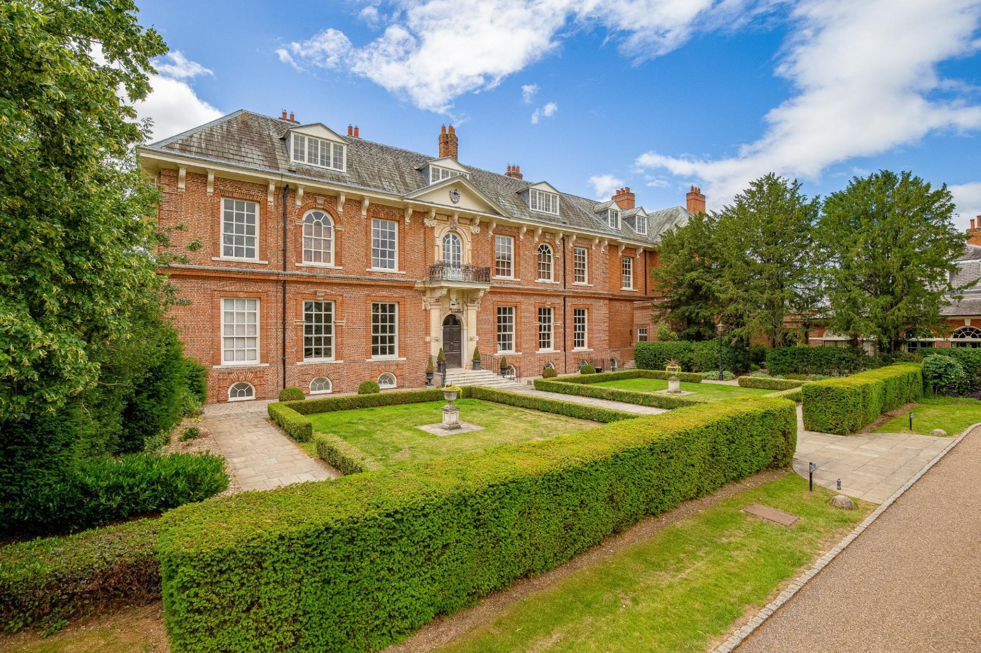 2 bedroom Apartment for sale in Hertford