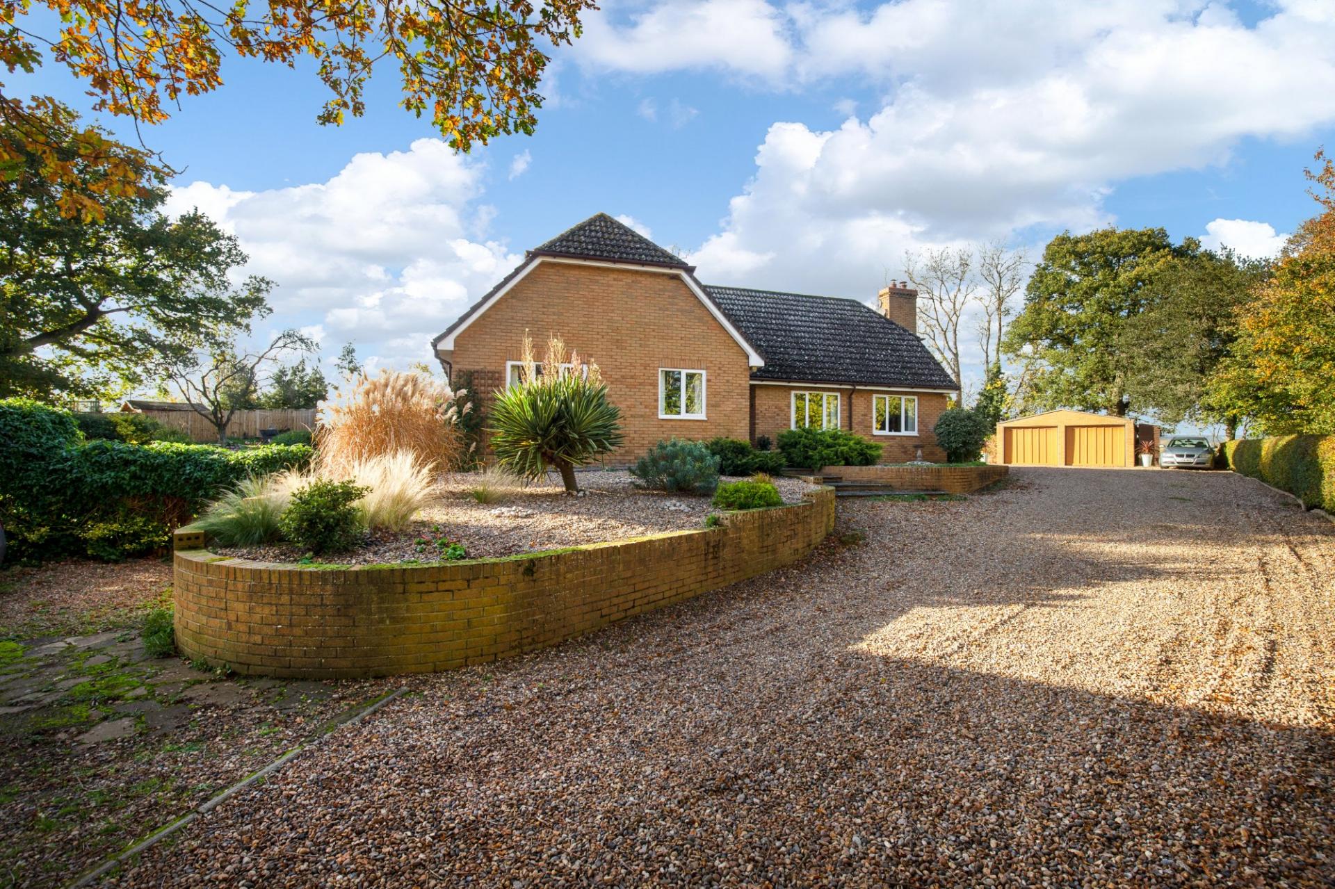 3 bedroom Detached Bungalow for sale in Watton At Stone