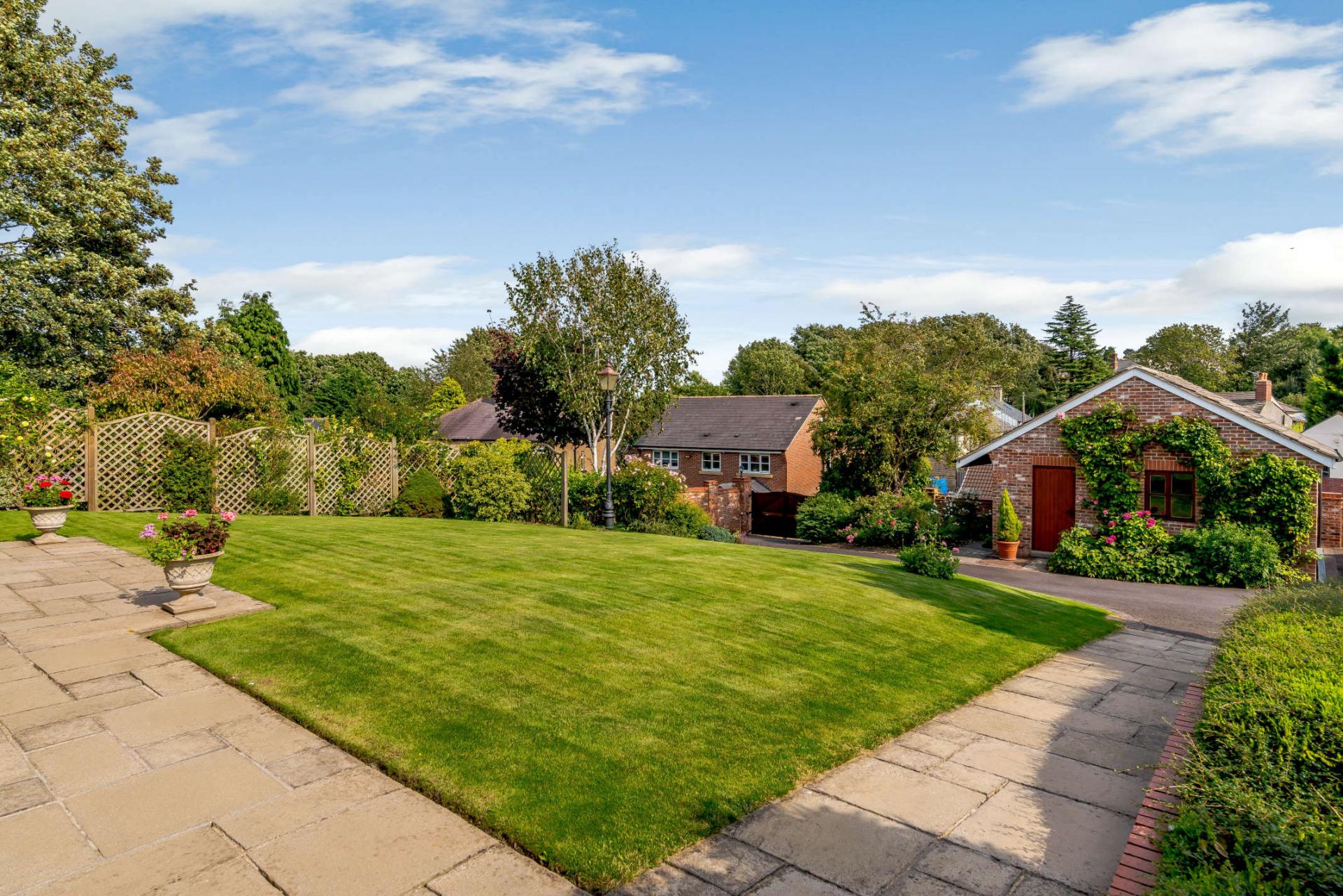 5 bedroom Detached House for sale in Barnsley