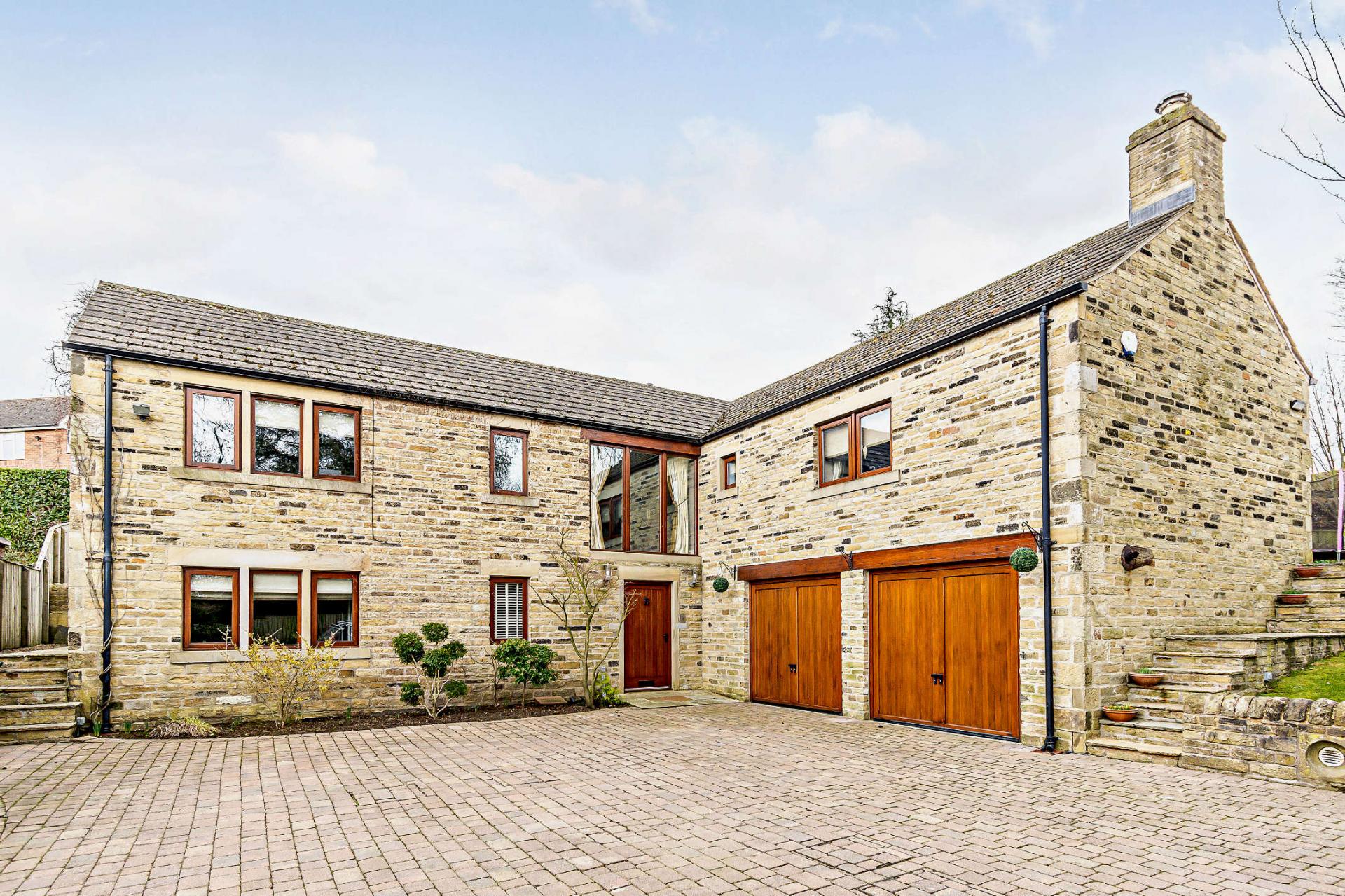 5 bedroom Detached House for sale in Barnsley