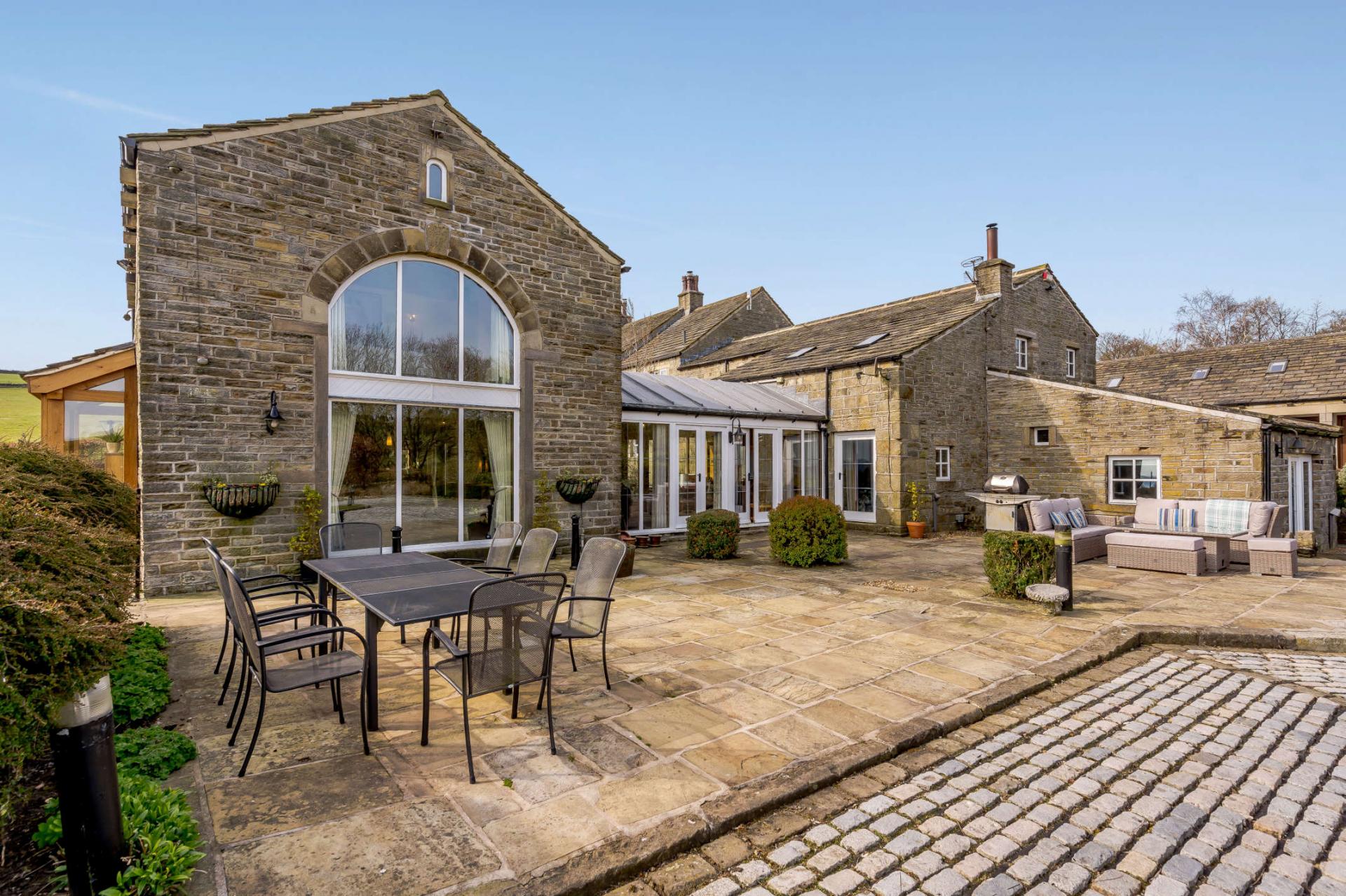 7 bedroom Detached House for sale in Holmfirth