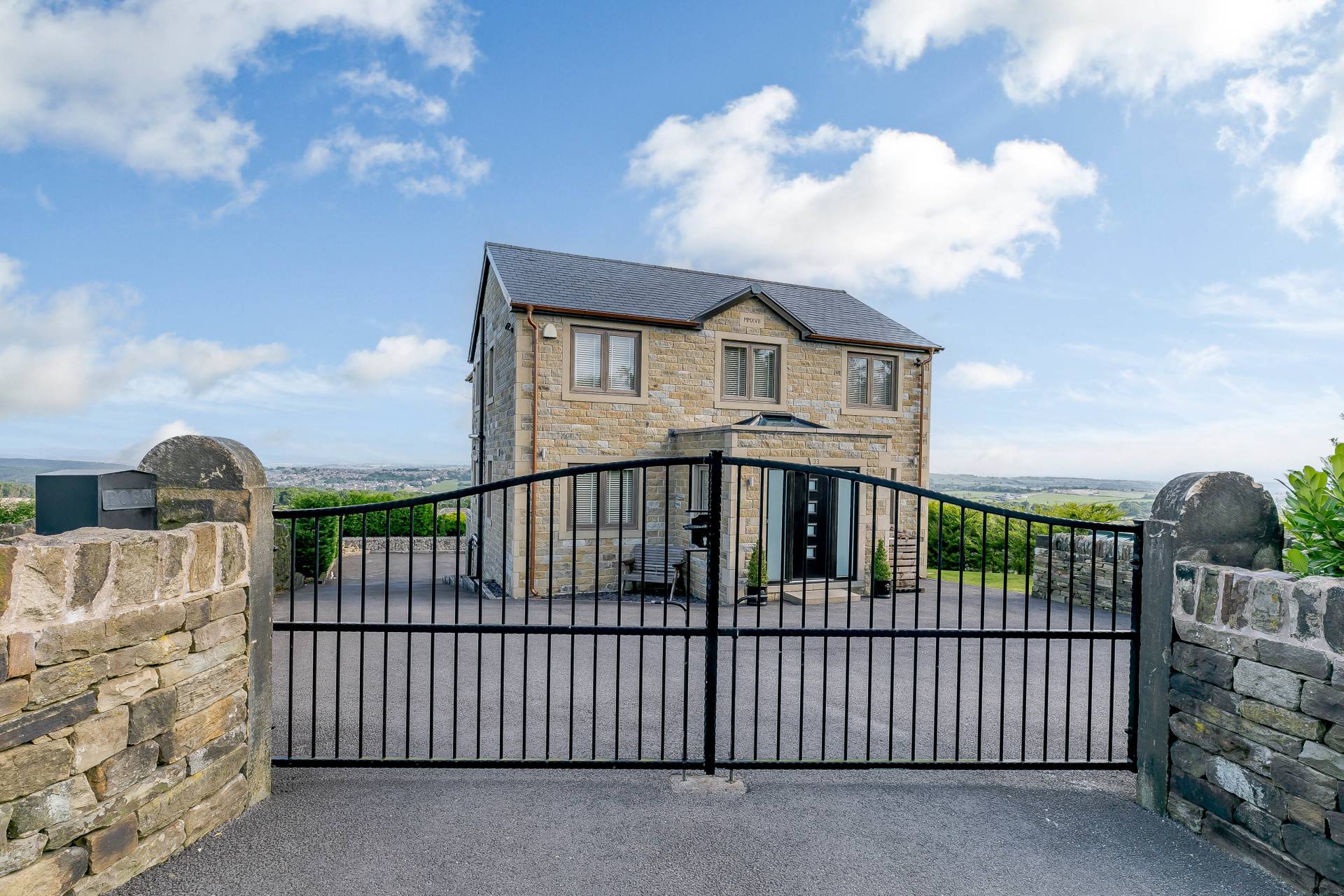 5 bedroom Detached House for sale in Huddersfield