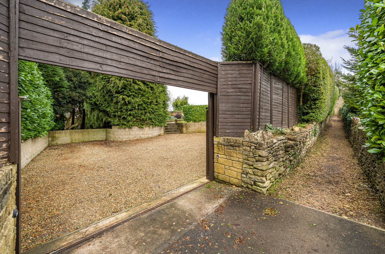 Detached House for sale with 4 bedrooms, Town End, Norton St. Philip Fine & Country