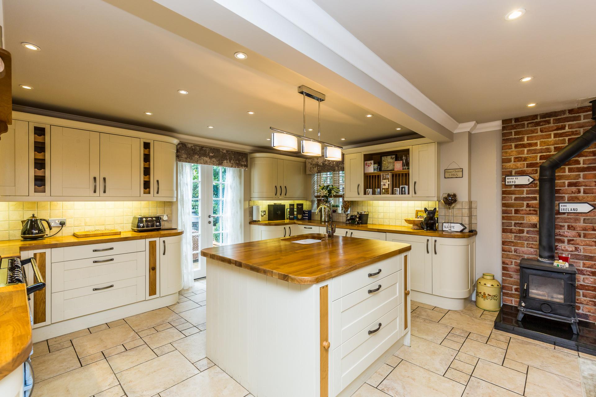 4 bedroom Detached House for sale in Doncaster