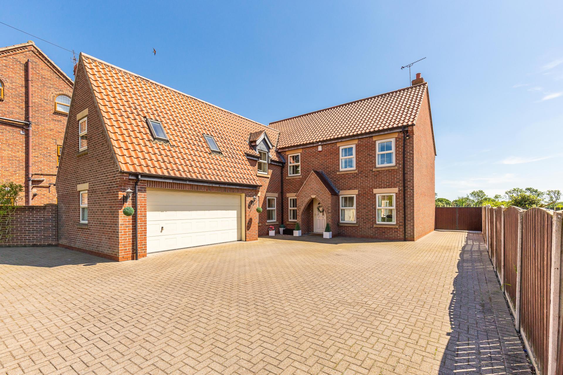 5 bedroom Detached House for sale in Doncaster