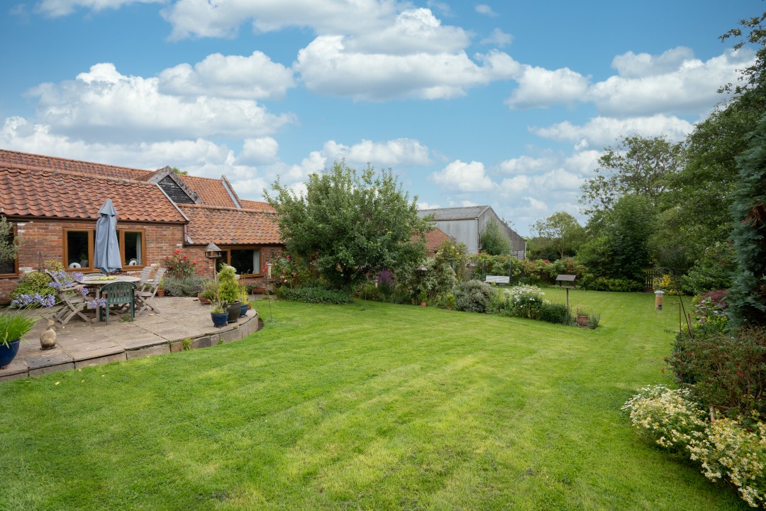 SemiDetached House for sale with 3 bedrooms, Barsham, Beccles Fine