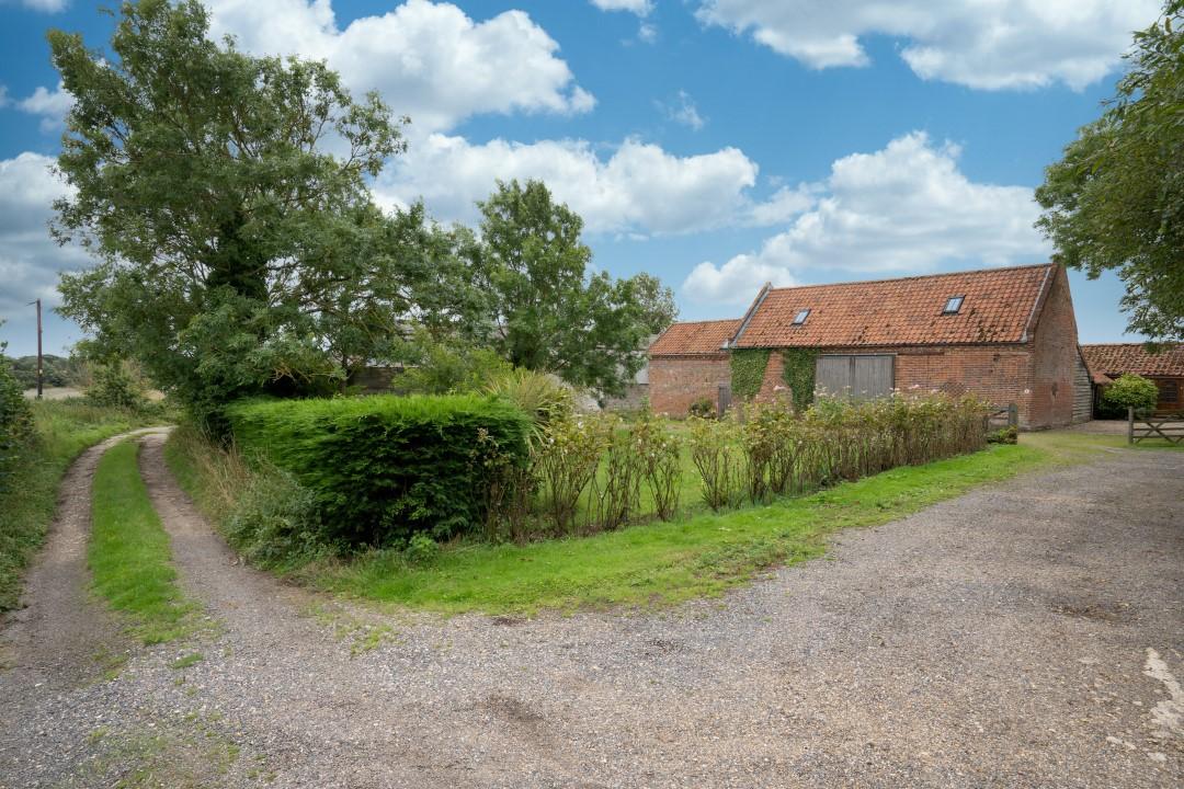 SemiDetached House for sale with 3 bedrooms, Barsham, Beccles Fine