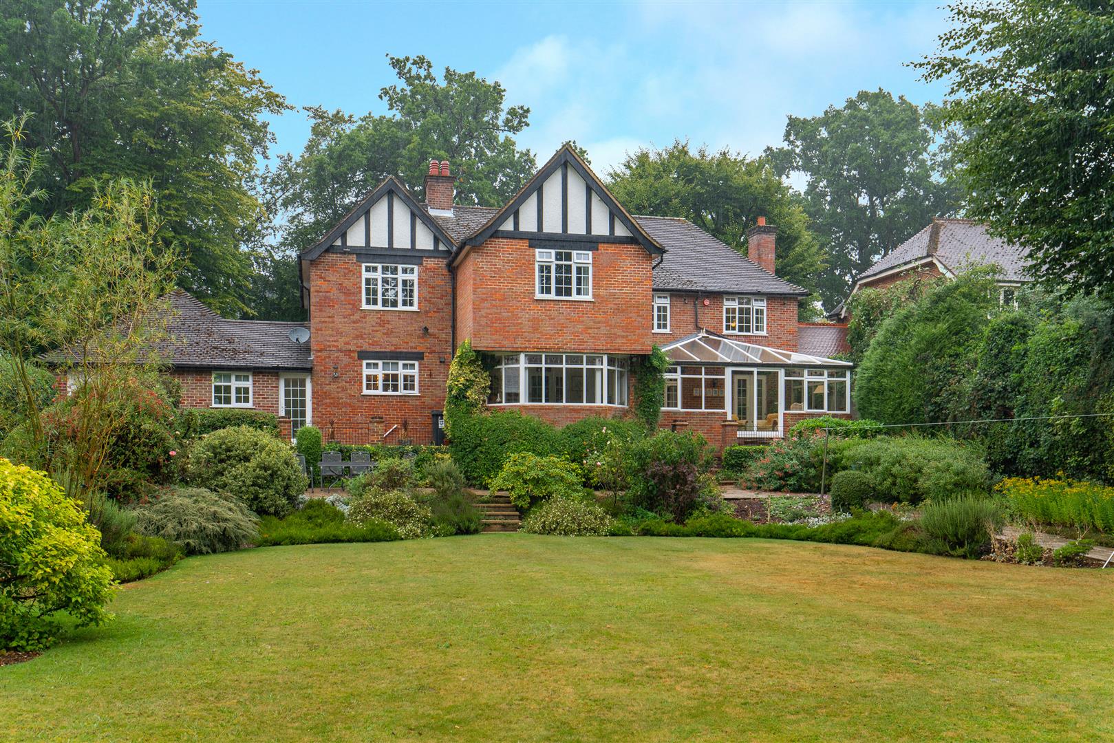 6 bedroom Detached House for sale in Berkhamsted